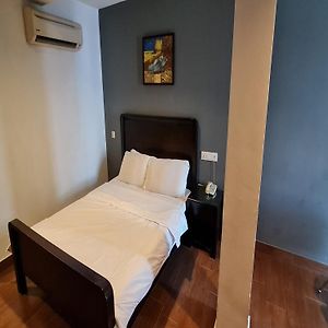 Hotel O Crossroads Hotel